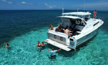 Private Pigeon Cay Roatan boat tour with snorkeling and white sand cay
