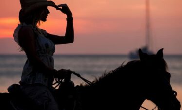 Roatan Horseback Ride Expedition