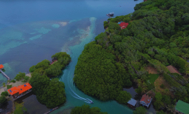 Aerial view of Roatán reef and private island tour area with turquoise Caribbean waters by Roatán Visitor.
