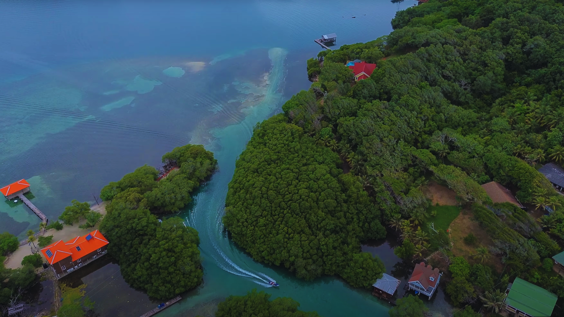 Aerial view of Roatán reef and private island tour area with turquoise Caribbean waters by Roatán Visitor.