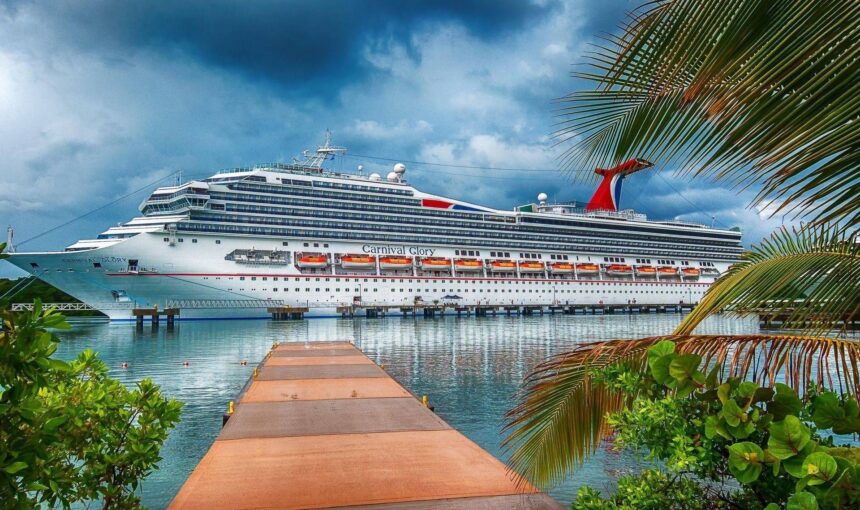 Roatán Cruise Port Pickup Guide: Isla Tropicale vs. Coxen Hole