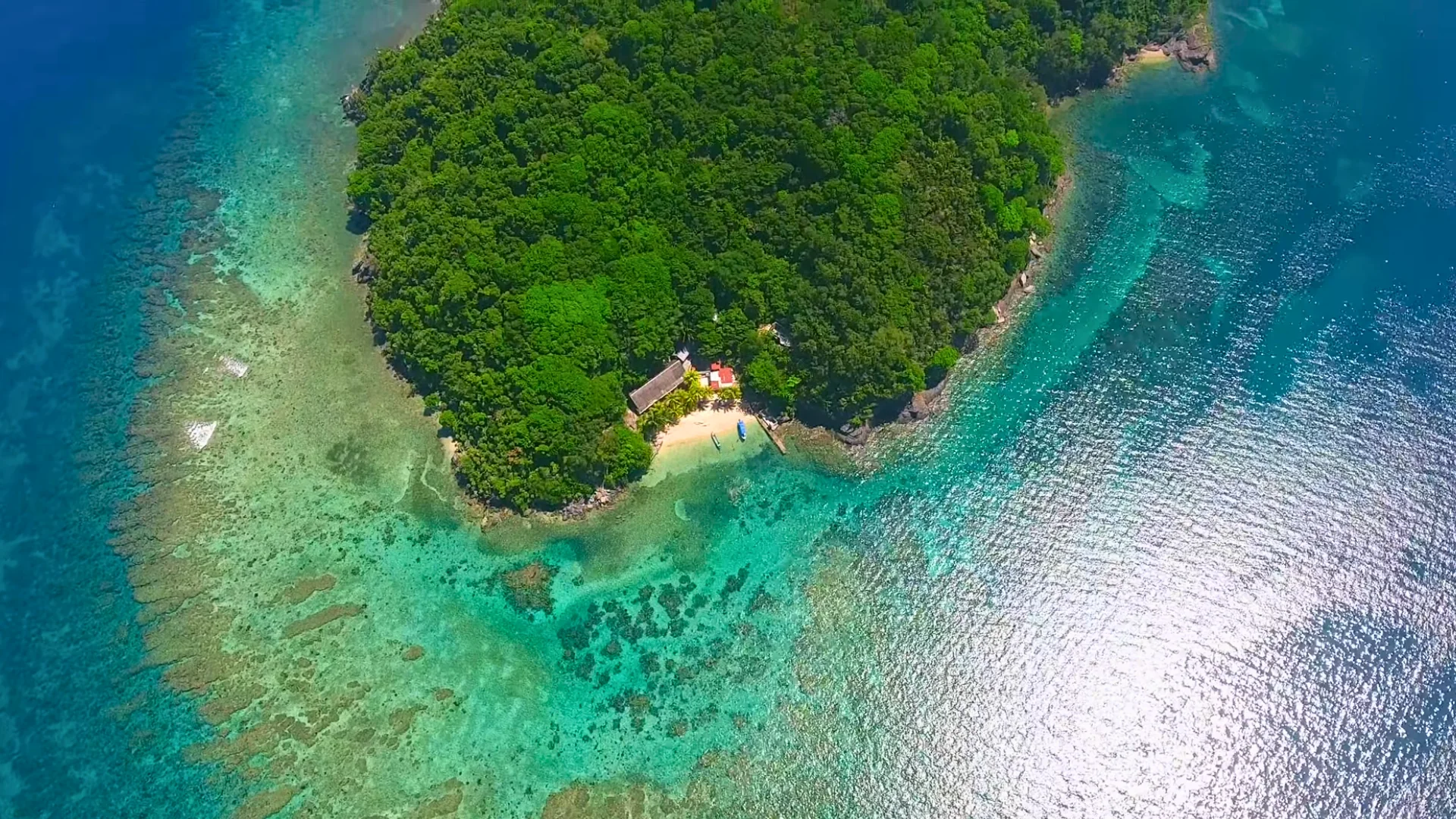 Cayos Cochinos tour from Roatan across protected Caribbean cays